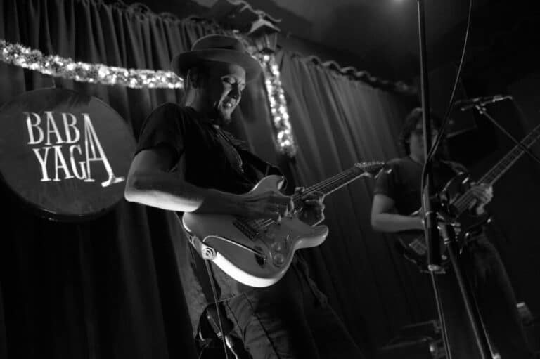 Ariel Tobo Jet Lag (5)