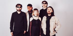 DEGLORIAN presenta TODO SE DERRUMBA, su álbum debut